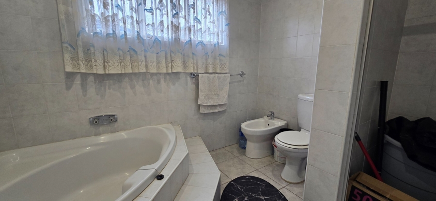 6 Bedroom Property for Sale in Sydenham Gauteng