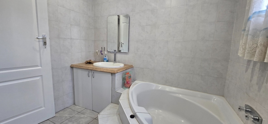 6 Bedroom Property for Sale in Sydenham Gauteng