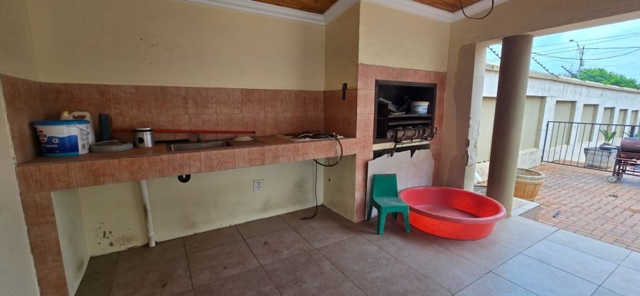 6 Bedroom Property for Sale in Sydenham Gauteng