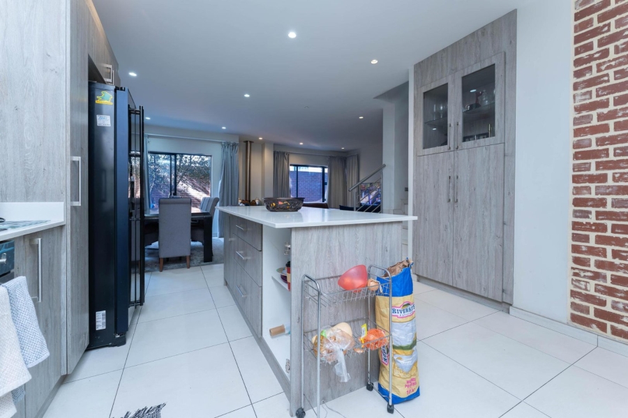 To Let 4 Bedroom Property for Rent in Morningside Gauteng