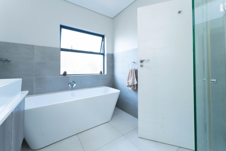 To Let 4 Bedroom Property for Rent in Morningside Gauteng