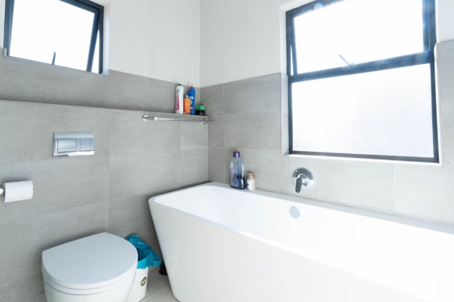 To Let 4 Bedroom Property for Rent in Morningside Gauteng