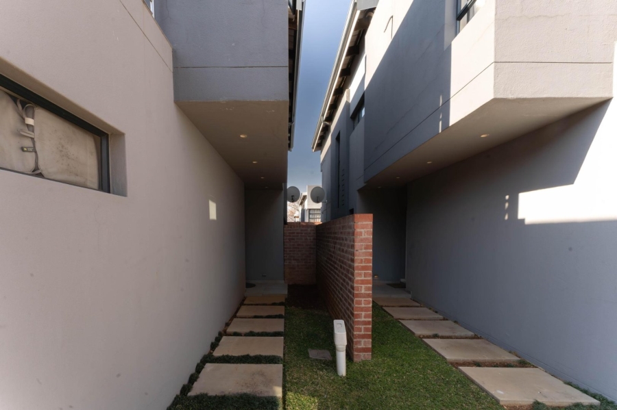 To Let 4 Bedroom Property for Rent in Morningside Gauteng