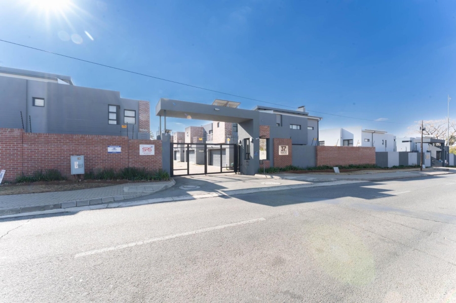 To Let 4 Bedroom Property for Rent in Morningside Gauteng