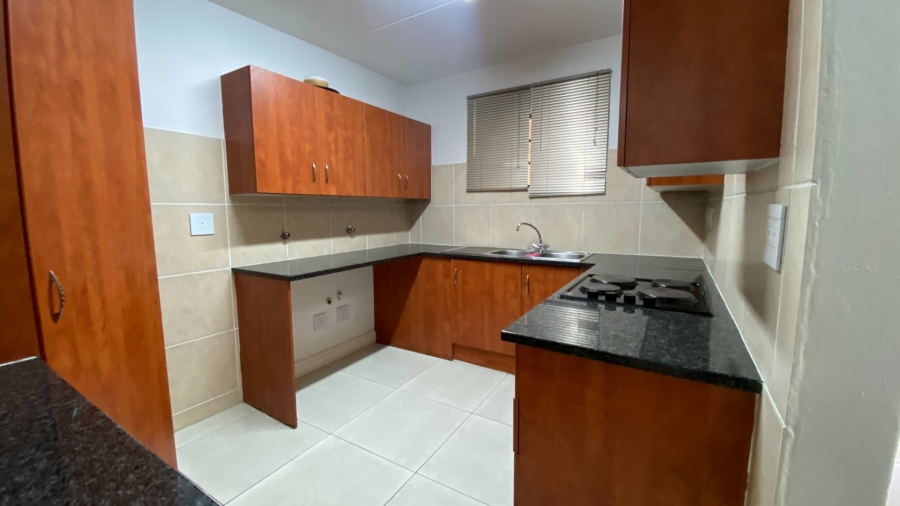 To Let 2 Bedroom Property for Rent in Fourways Gauteng