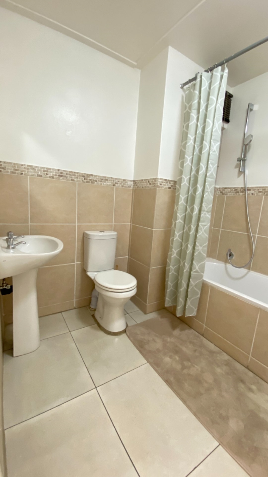 To Let 2 Bedroom Property for Rent in Fourways Gauteng