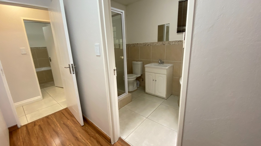 To Let 2 Bedroom Property for Rent in Fourways Gauteng