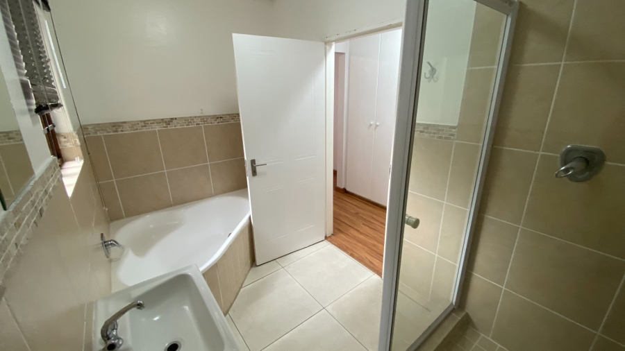 To Let 2 Bedroom Property for Rent in Fourways Gauteng