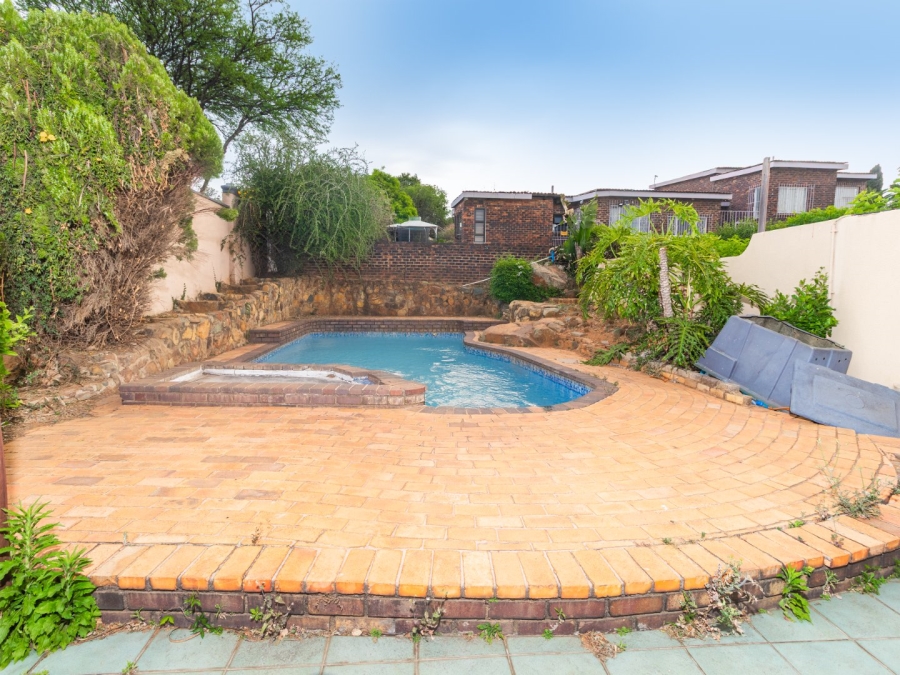 4 Bedroom Property for Sale in Mulbarton Gauteng