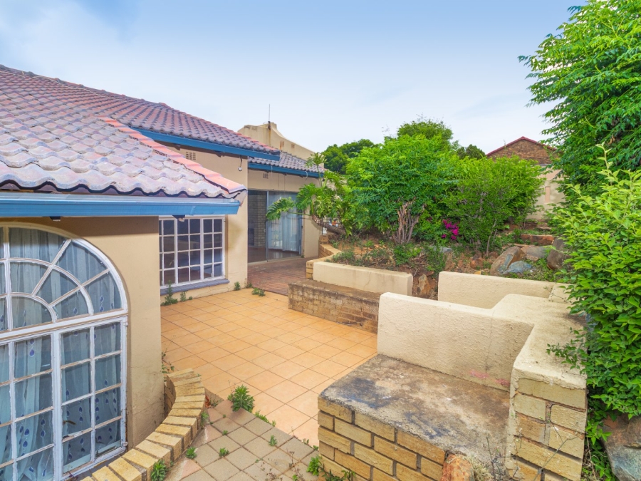 4 Bedroom Property for Sale in Mulbarton Gauteng