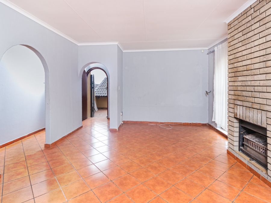 4 Bedroom Property for Sale in Mulbarton Gauteng