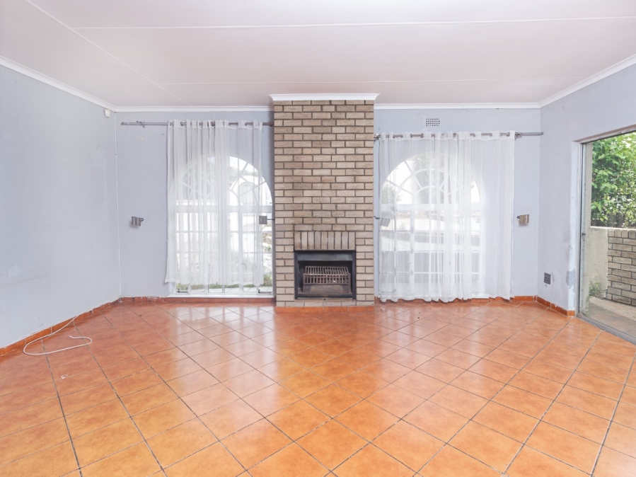 4 Bedroom Property for Sale in Mulbarton Gauteng