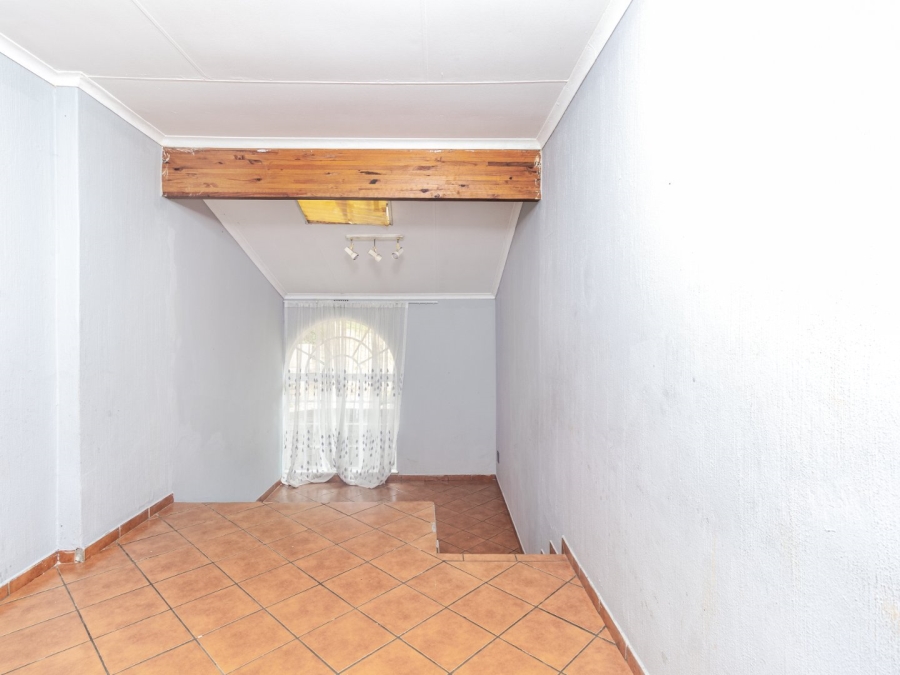 4 Bedroom Property for Sale in Mulbarton Gauteng
