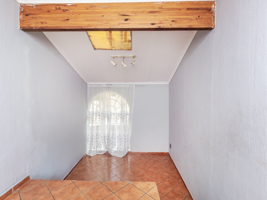 4 Bedroom Property for Sale in Mulbarton Gauteng