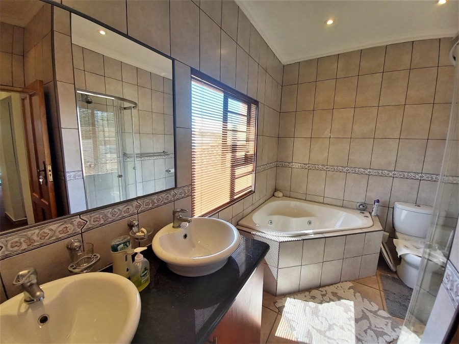 4 Bedroom Property for Sale in Vaal Marina Gauteng