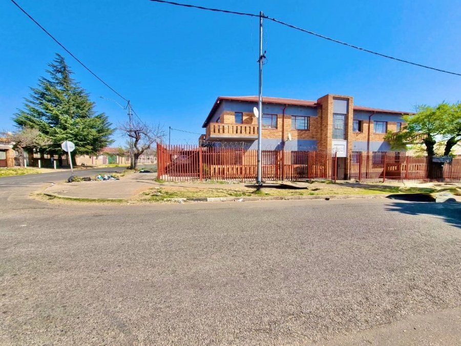 8 Bedroom Property for Sale in Kenilworth Gauteng