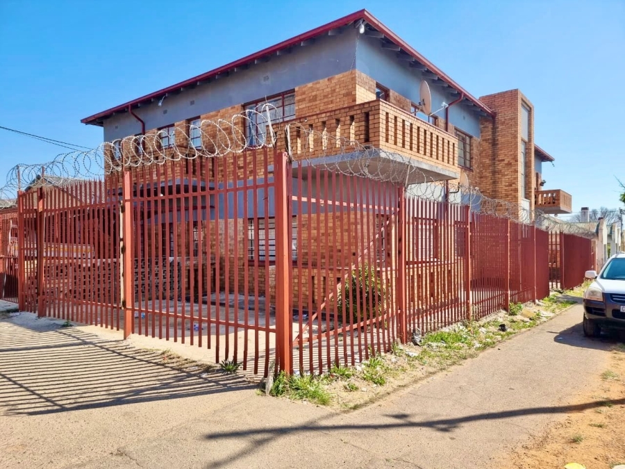 8 Bedroom Property for Sale in Kenilworth Gauteng