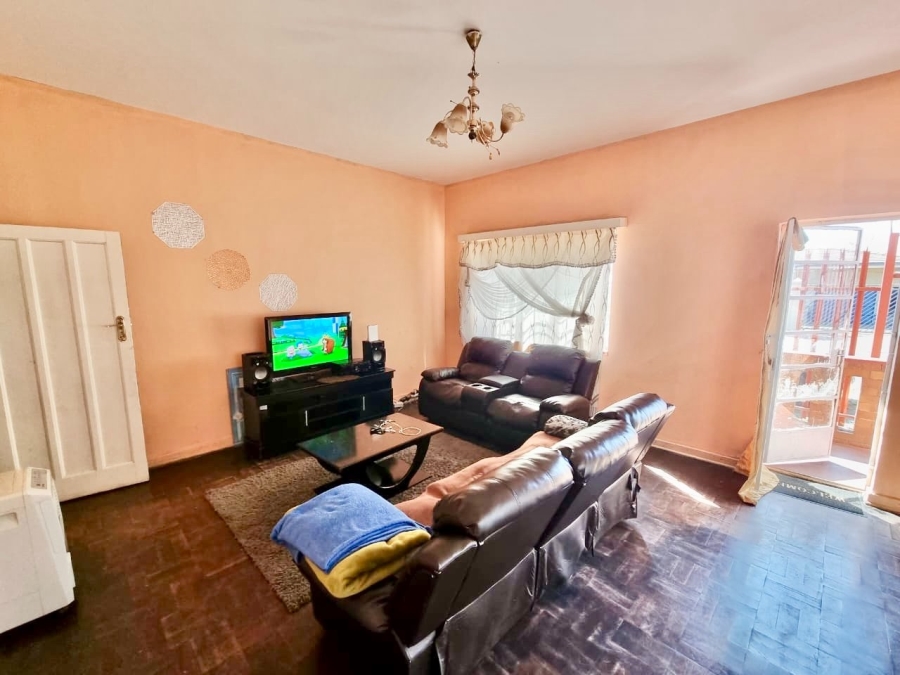 8 Bedroom Property for Sale in Kenilworth Gauteng