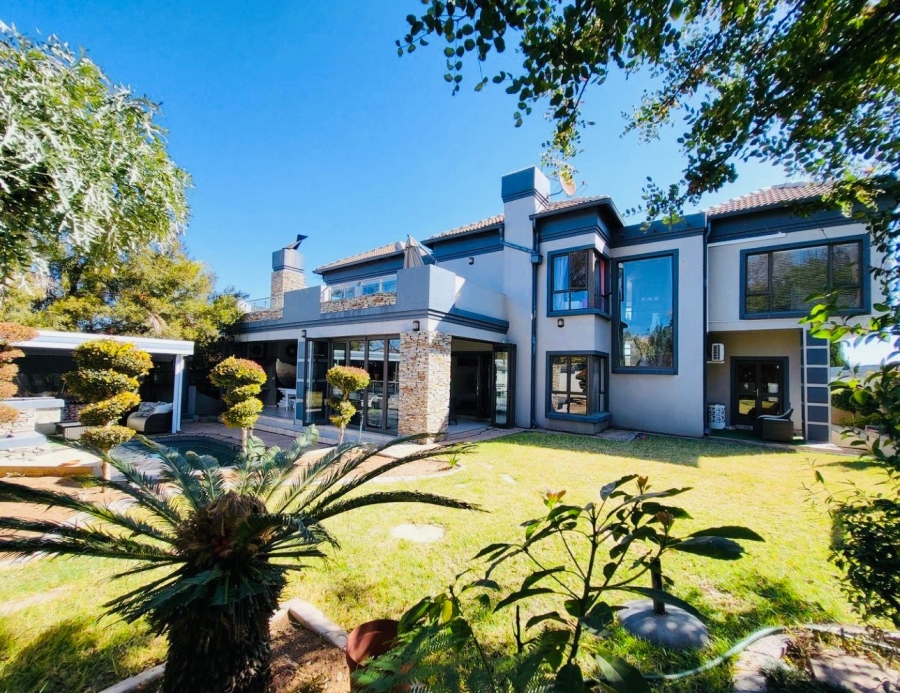 5 Bedroom Property for Sale in Blue Valley Golf Estate Gauteng