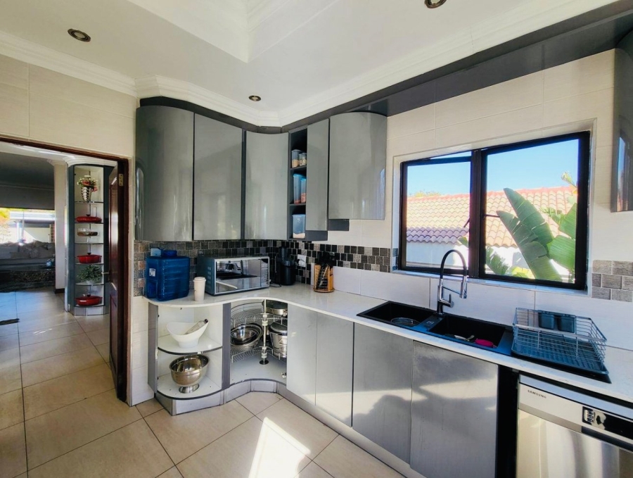 5 Bedroom Property for Sale in Blue Valley Golf Estate Gauteng