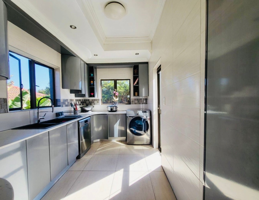 5 Bedroom Property for Sale in Blue Valley Golf Estate Gauteng