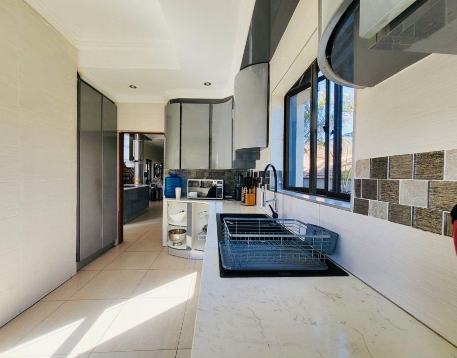 5 Bedroom Property for Sale in Blue Valley Golf Estate Gauteng