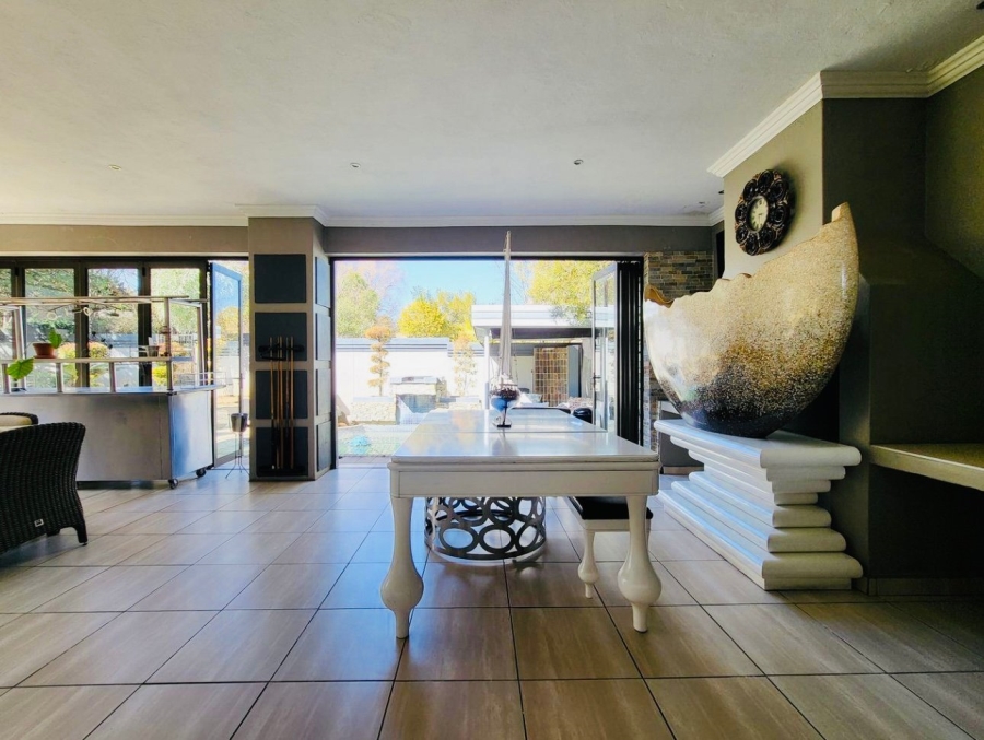 5 Bedroom Property for Sale in Blue Valley Golf Estate Gauteng