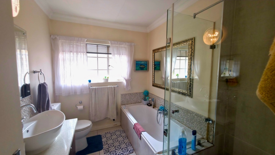 3 Bedroom Property for Sale in Eldoraigne Gauteng