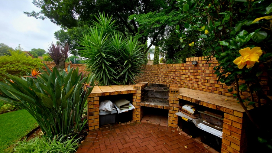 3 Bedroom Property for Sale in Eldoraigne Gauteng