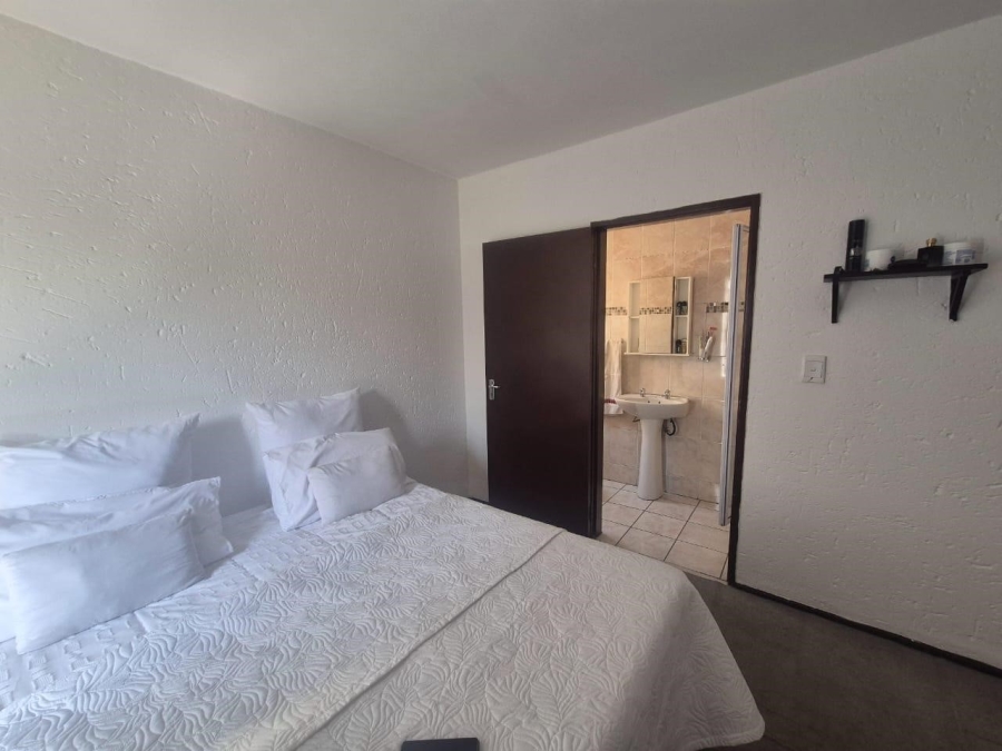 2 Bedroom Property for Sale in Sonneveld Gauteng