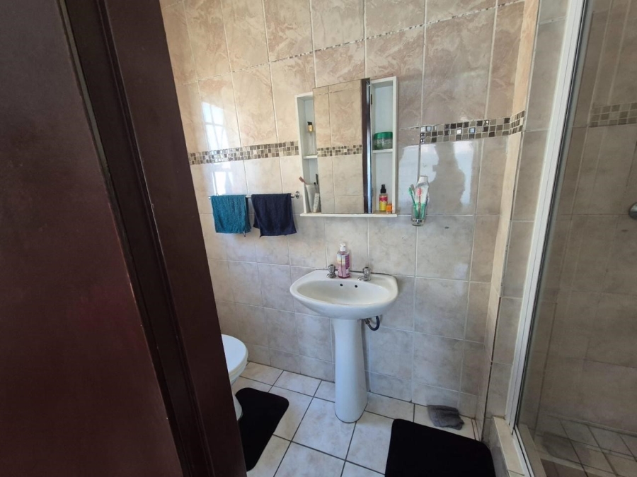 2 Bedroom Property for Sale in Sonneveld Gauteng
