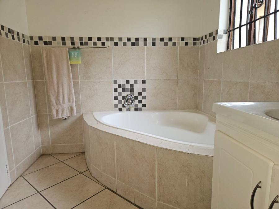 3 Bedroom Property for Sale in Broadacres Gauteng