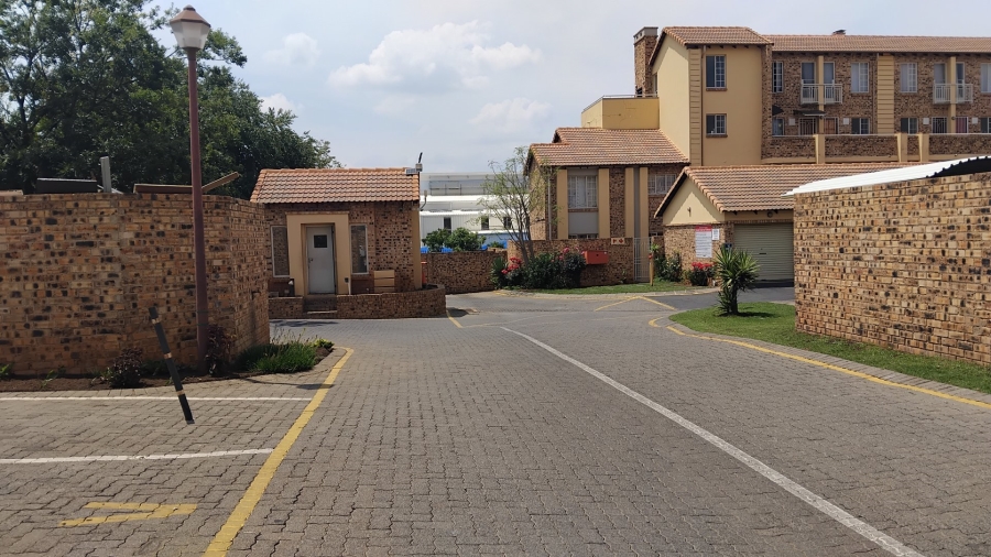 2 Bedroom Property for Sale in Halfway Gardens Gauteng
