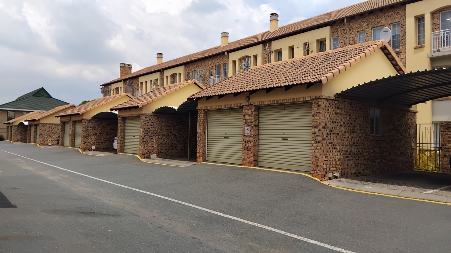 2 Bedroom Property for Sale in Halfway Gardens Gauteng