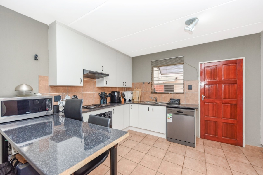 3 Bedroom Property for Sale in Wilgeheuwel Gauteng