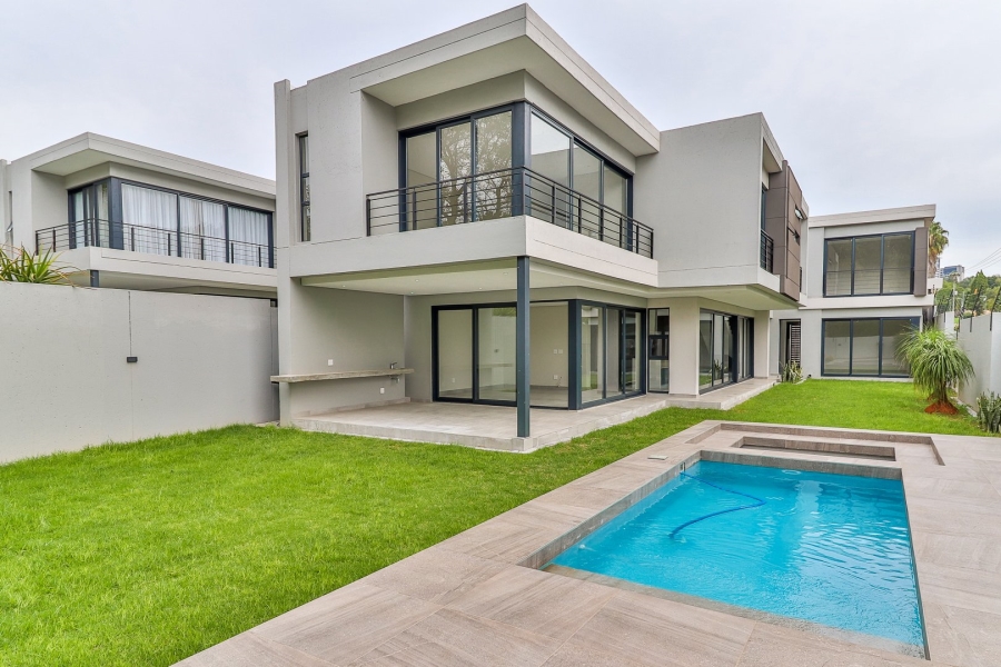 To Let 4 Bedroom Property for Rent in Sandown Gauteng