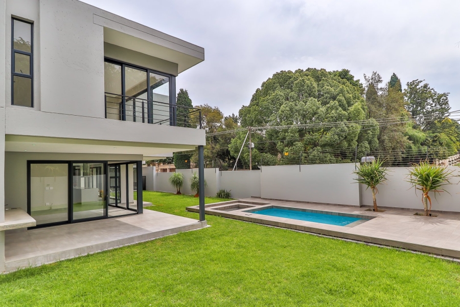 To Let 4 Bedroom Property for Rent in Sandown Gauteng