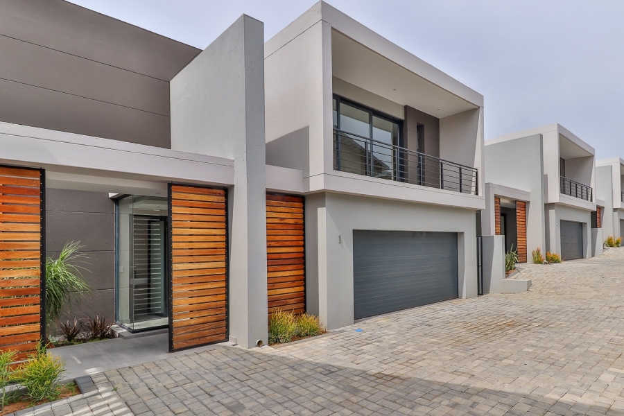 To Let 4 Bedroom Property for Rent in Sandown Gauteng