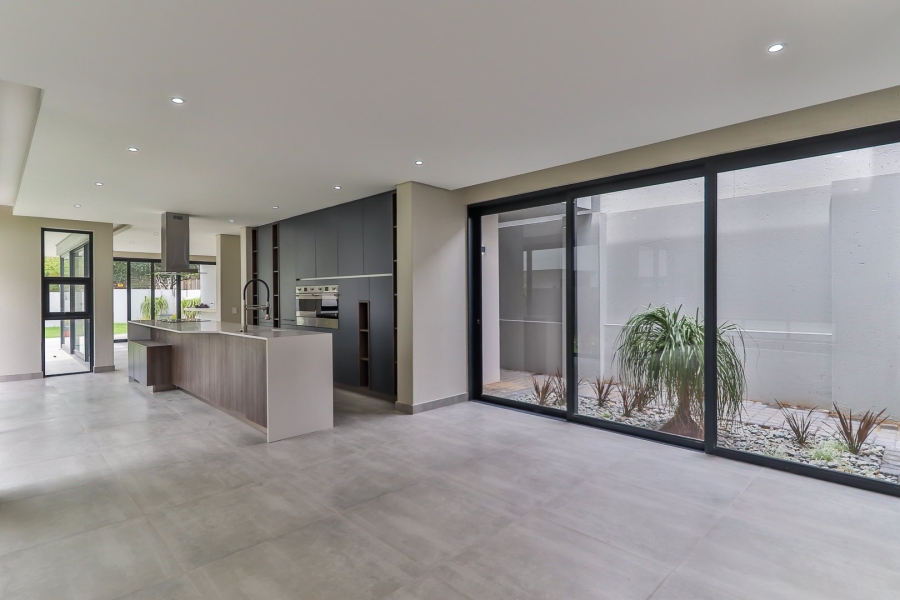 To Let 4 Bedroom Property for Rent in Sandown Gauteng