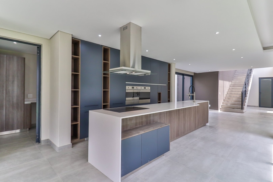 To Let 4 Bedroom Property for Rent in Sandown Gauteng