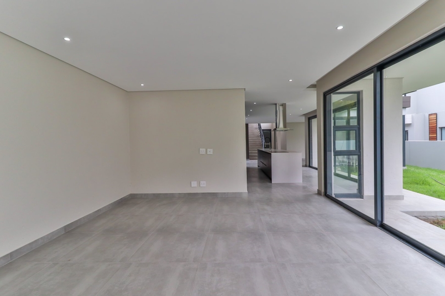 To Let 4 Bedroom Property for Rent in Sandown Gauteng