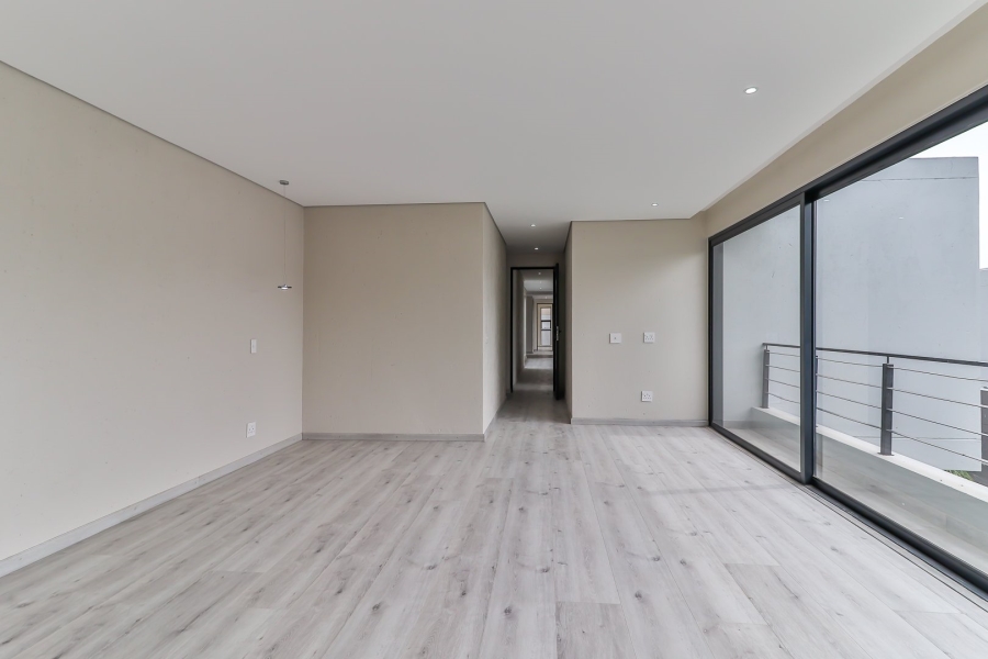 To Let 4 Bedroom Property for Rent in Sandown Gauteng