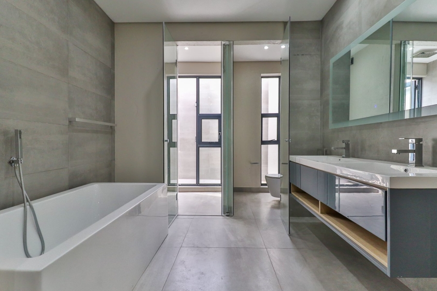 To Let 4 Bedroom Property for Rent in Sandown Gauteng