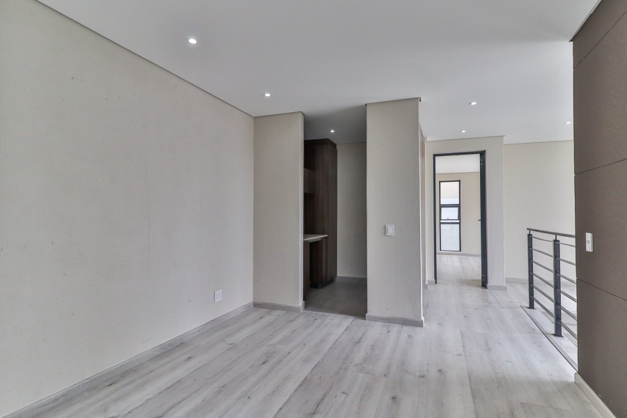 To Let 4 Bedroom Property for Rent in Sandown Gauteng