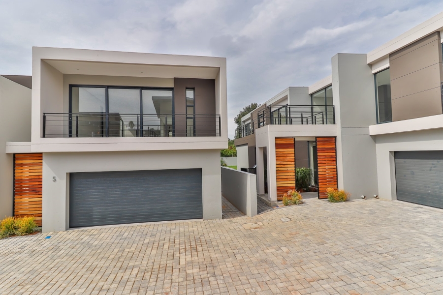 To Let 4 Bedroom Property for Rent in Sandown Gauteng