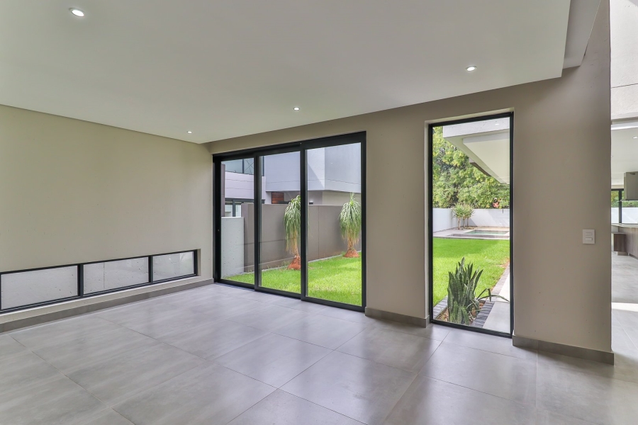 To Let 4 Bedroom Property for Rent in Sandown Gauteng