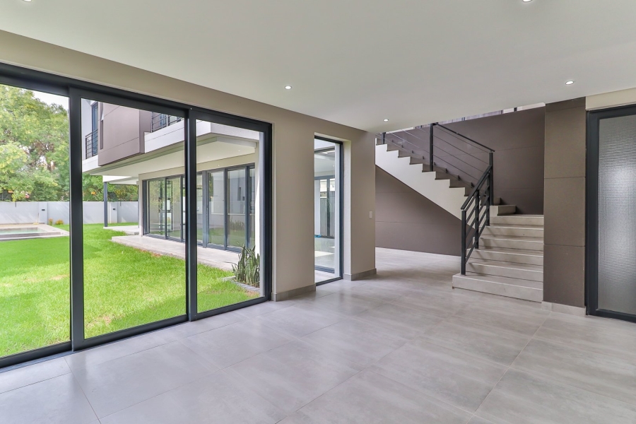 To Let 4 Bedroom Property for Rent in Sandown Gauteng