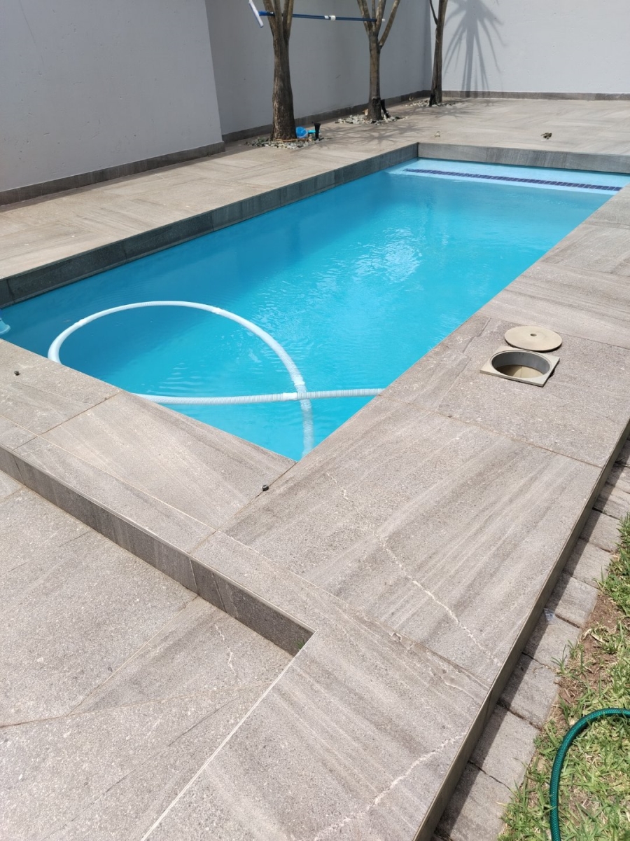 To Let 4 Bedroom Property for Rent in Sandown Gauteng