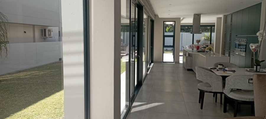 To Let 4 Bedroom Property for Rent in Sandown Gauteng