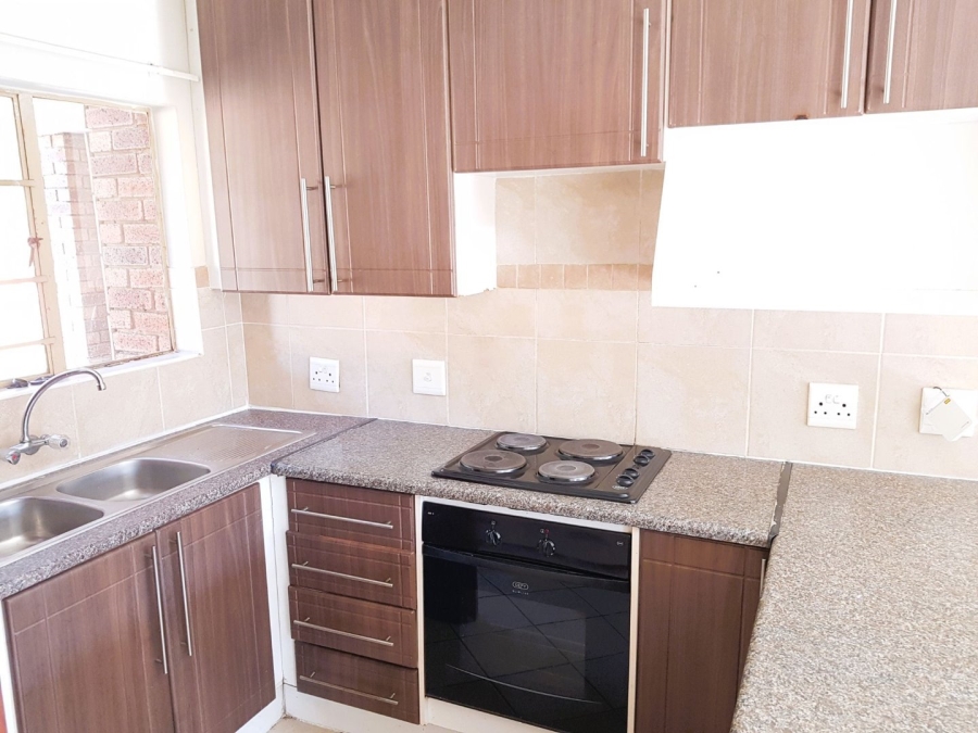 To Let 2 Bedroom Property for Rent in Mooikloof Ridge Gauteng